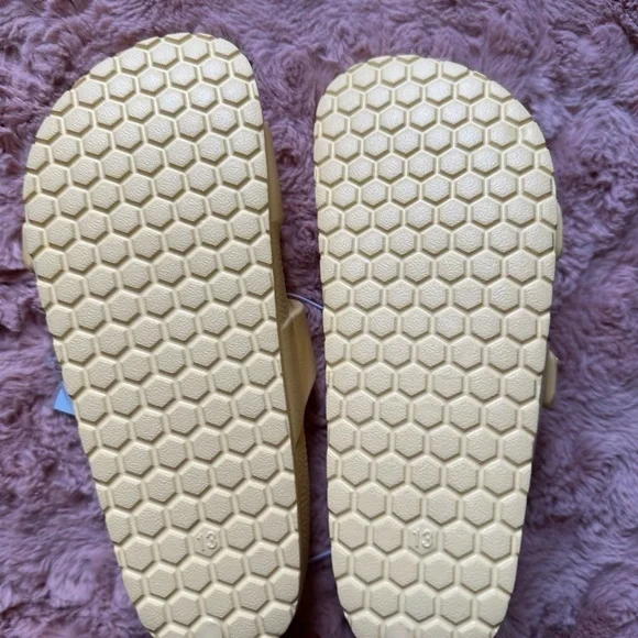 Kids Sandals Size 13 Yellow New With Tags by Cat& Jack - Picture 3 of 3